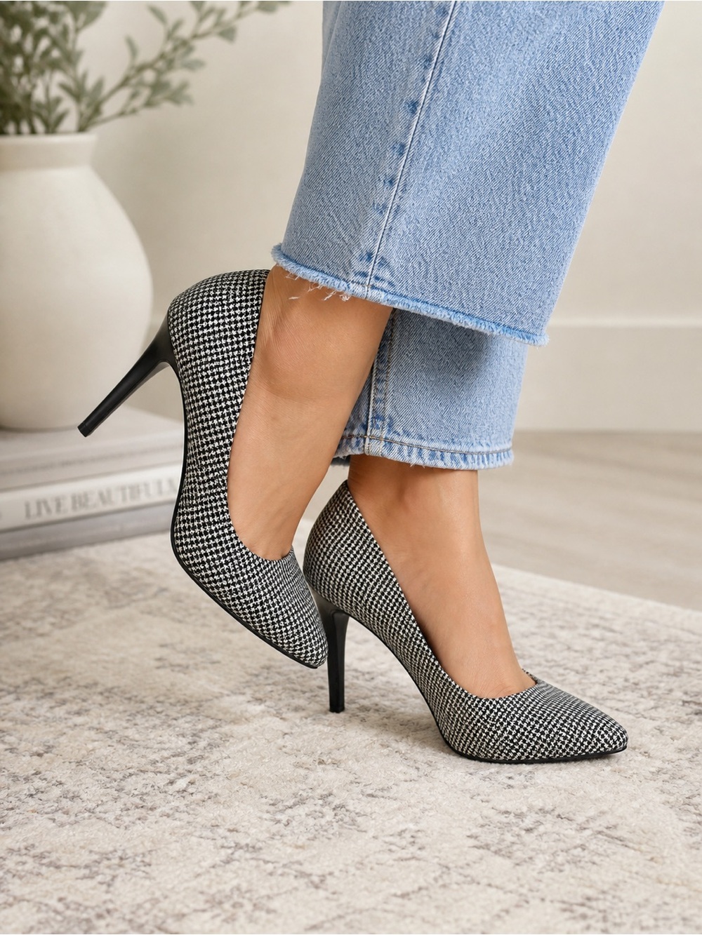 Charles David Houndstooth Pointed Toe Pumps Size 8